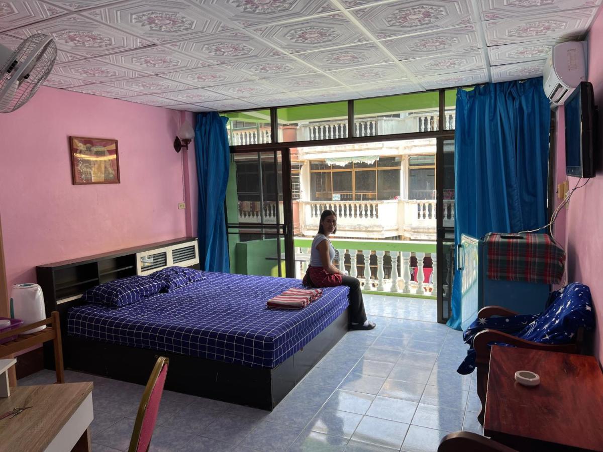 Yuri Guesthouse Джомтьєн-Біч Екстер'єр фото